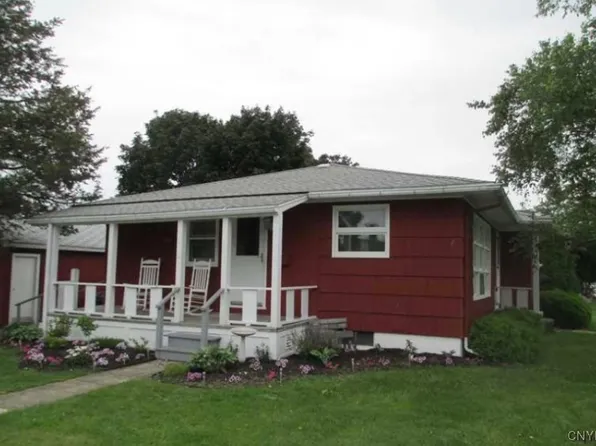 116 Ray St, Sackets Harbor, NY 13685