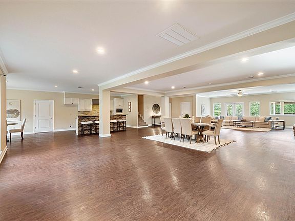 2nd image of 2915 Kings Forest Dr