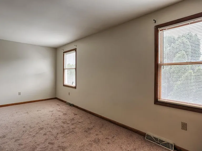32 Forest Cir — Photo 7