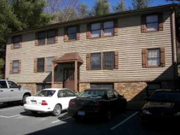 2nd image of 137 Stoneybrook Ct