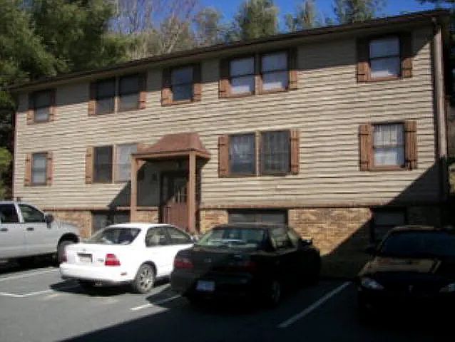 2nd image of 137 Stoneybrook Ct