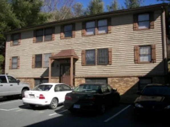 143 Stoneybrook Ct APT B2, Boone, NC 28607