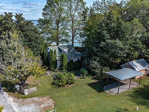 4th image of 810 Long Point Ln