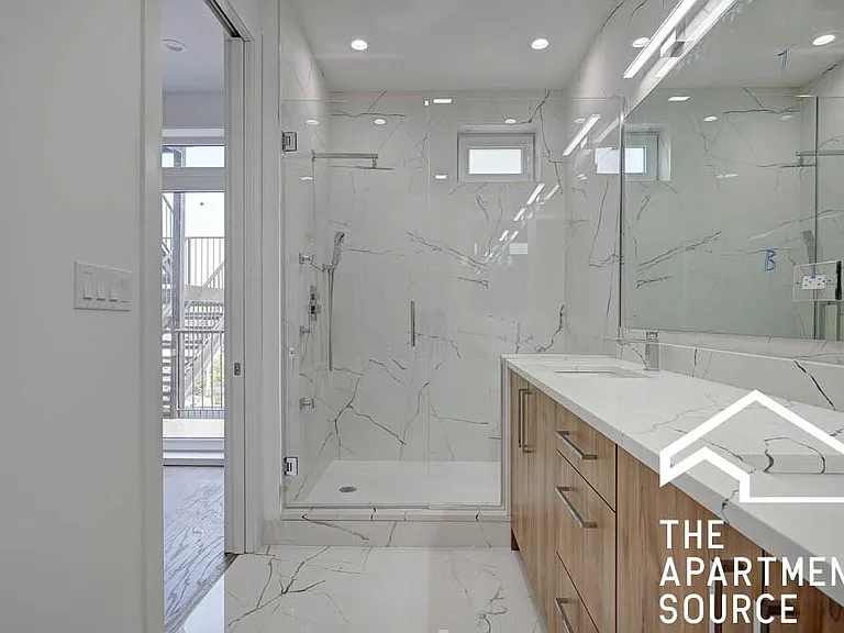 3010 W Belmont Ave #4 — Photo 4