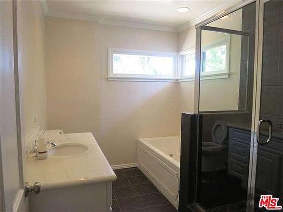 5th image of 4265 Hazeltine Ave