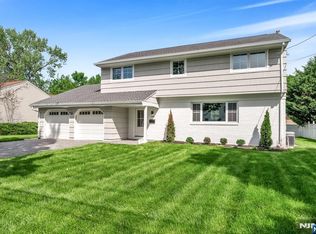 246 Oakwood Dr, Paramus, NJ 07652