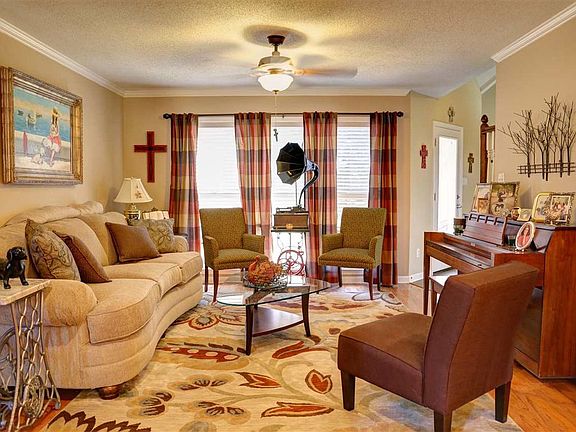 2nd image of 372 Mysen Dr