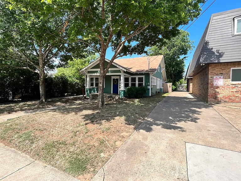 219 Bryan St — Photo 2