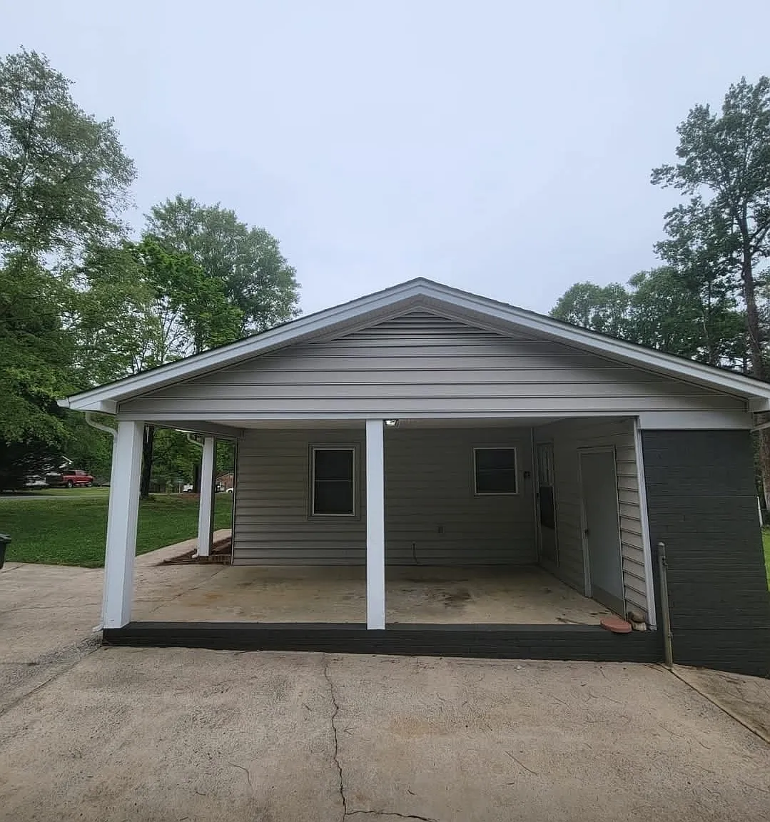 3 bed, 2.5 bath, 1690 sqft, $2,500 — Photo 3