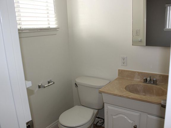 4th image of 343 Palos Verdes Blvd APT 25