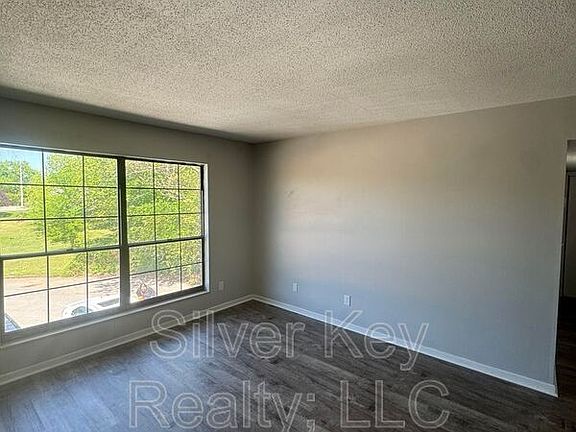 3rd image of 311 Sunset Dr Unit 14