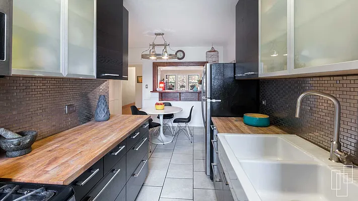Sold by Garfield Realty  | media 8