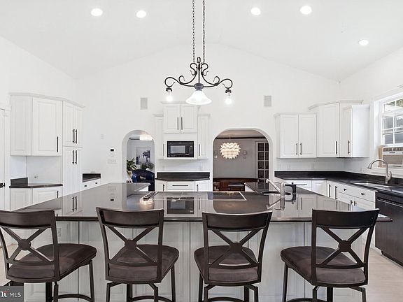 4th image of 1006 Jacksonville Rd