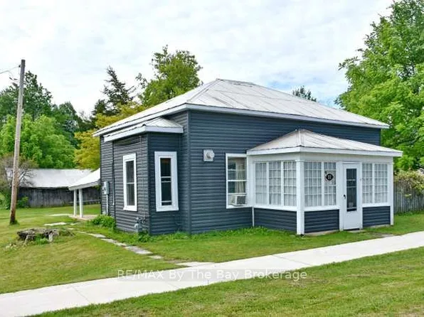 11 Edward St W, Clearview, ON L0M 1G0