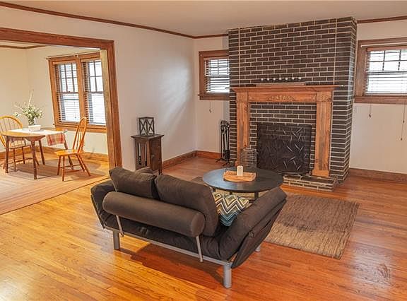 3rd image of 930 W 32nd Ter