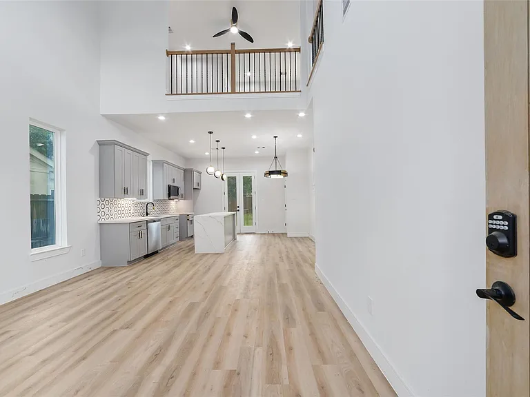 6717 England St — Photo 4