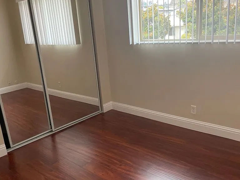 435 Walnut St — Photo 4