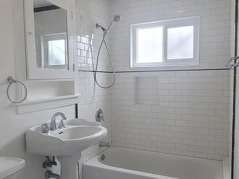 2102 S Palm Grove Ave — Photo 6
