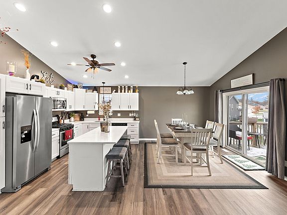 3rd image of 7492 Arbor Ct