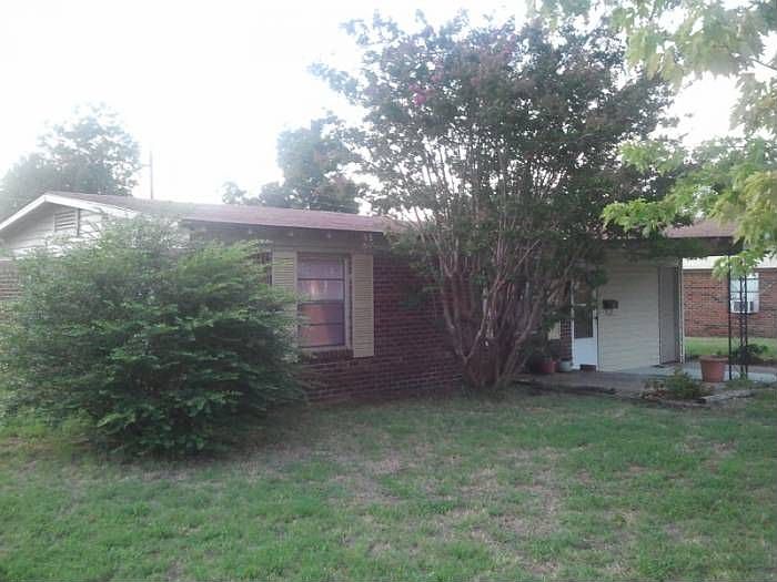 1st image of 1725 Elm Dr