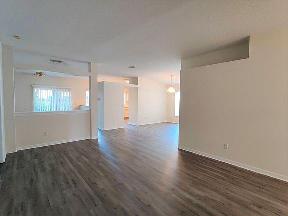 3rd image of 1910 Shannon Ln
