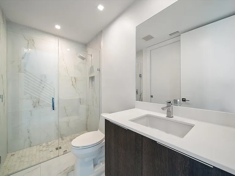 1052 N Victoria Park Rd — Photo 7