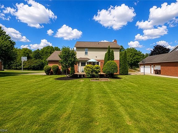 3rd image of 3176 Carie Hill Cir NW