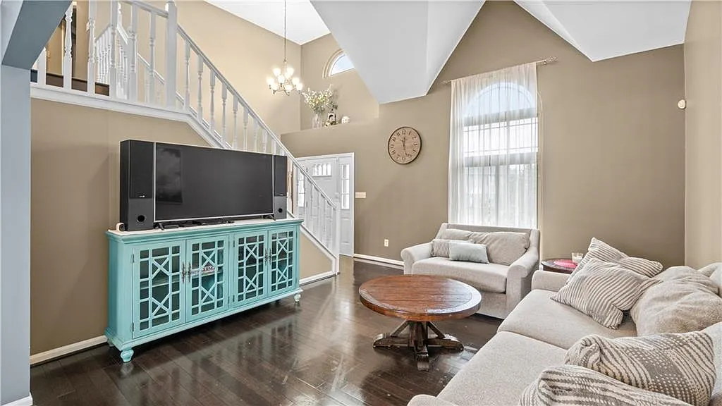 7349 Poppyseed Dr photo 1
