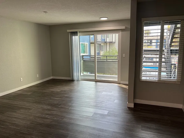 River House Apartments — Photo 59
