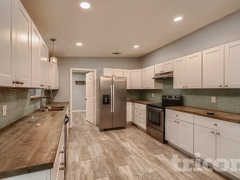 209 Scott Ave — Photo 6