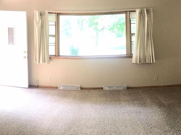3rd image of 2842 D St