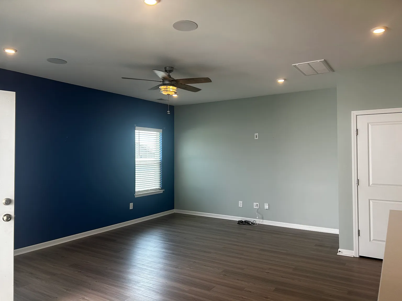 3 bed, 2.5 bath, 1933 sqft, $2,150 — Photo 4