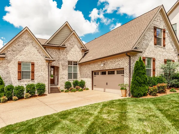 392 Arrow Ct, Hendersonville, TN 37075