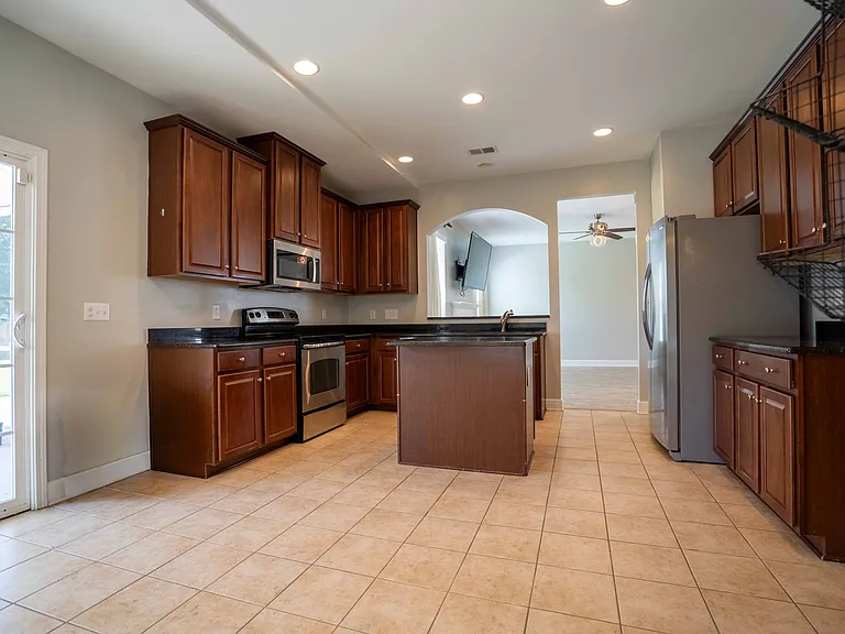 221 Berwick Dr — Photo 10