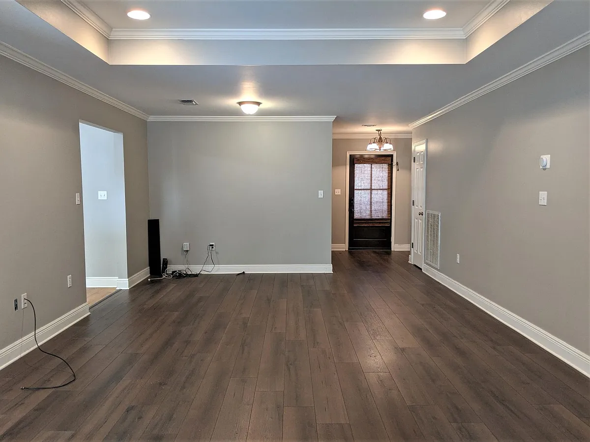 Building Photo - 137 Huntington Dr