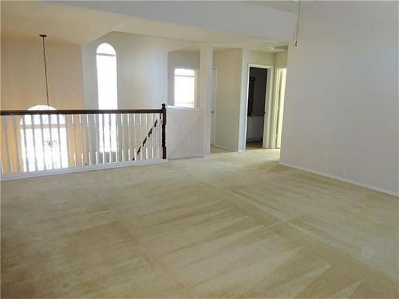 4th image of 11299 Blackhawk Dr