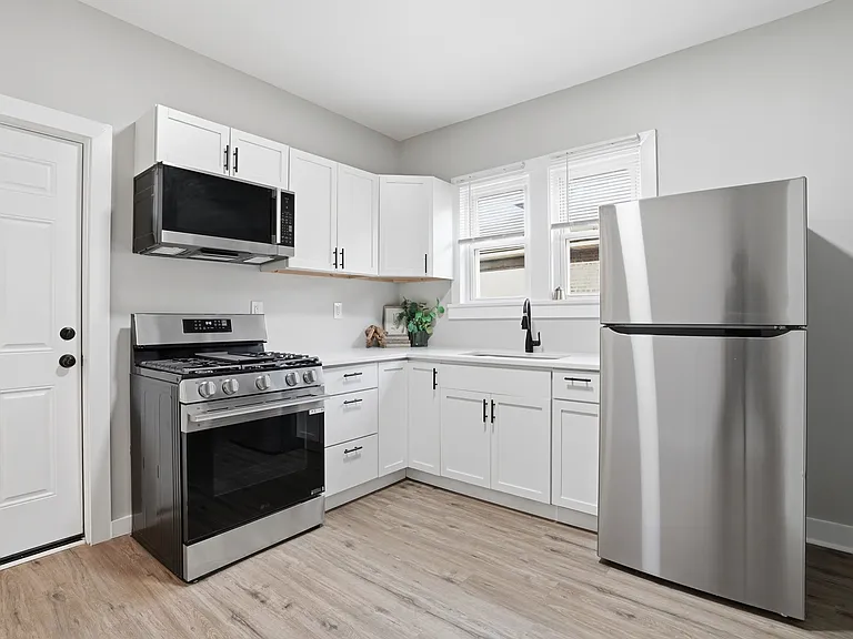 2037 Wespark Ave — Photo 3