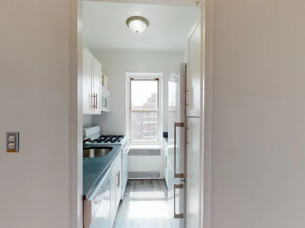 101-06 67th Drive image 5 of 8