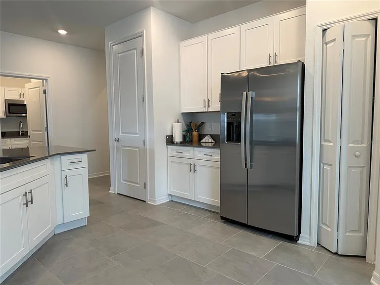 652 Grove St — Photo 13
