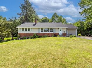 2300 Devonshire Rd, Bloomfield Hills, MI 48302