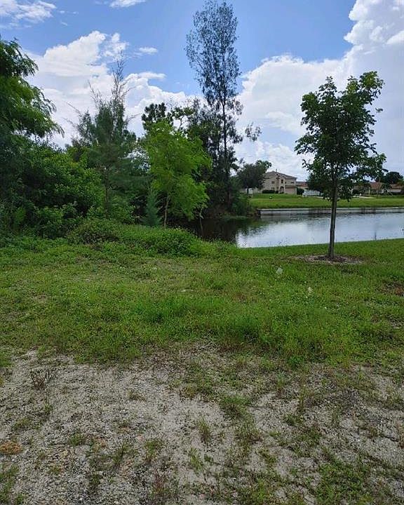 2nd image of 1516 SW 32nd Ter