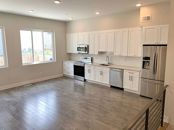 4th image of 1423 N Franklin St #2