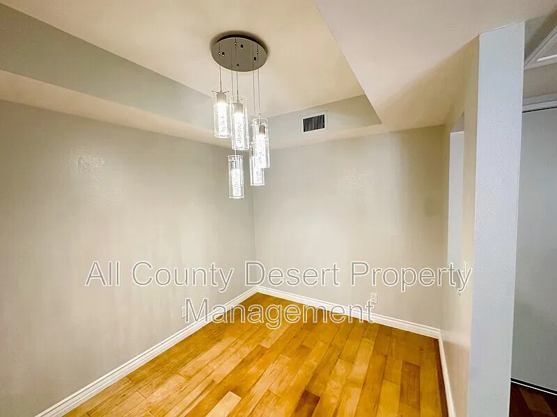 2 bed, 2.0 bath, 923 sqft, $1,975 — Photo 2