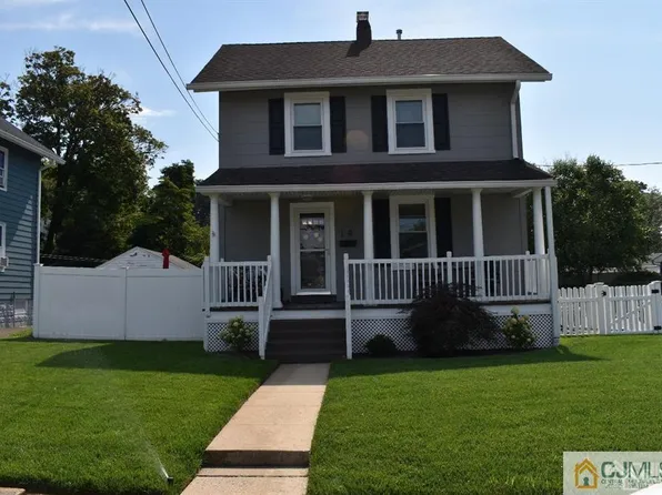 19 Maple St, Parlin, NJ 08859