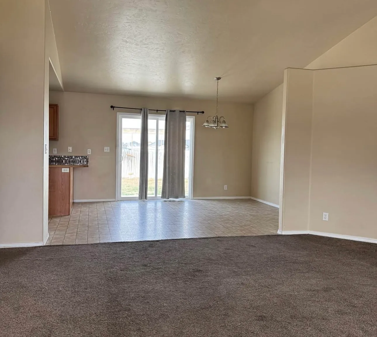 4 bed, 1436 sqft, $2,000 — Photo 2