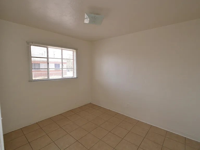 4525 E Montecito St — Photo 5