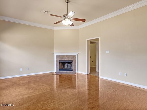 5th image of 209 Portsmouth Dr