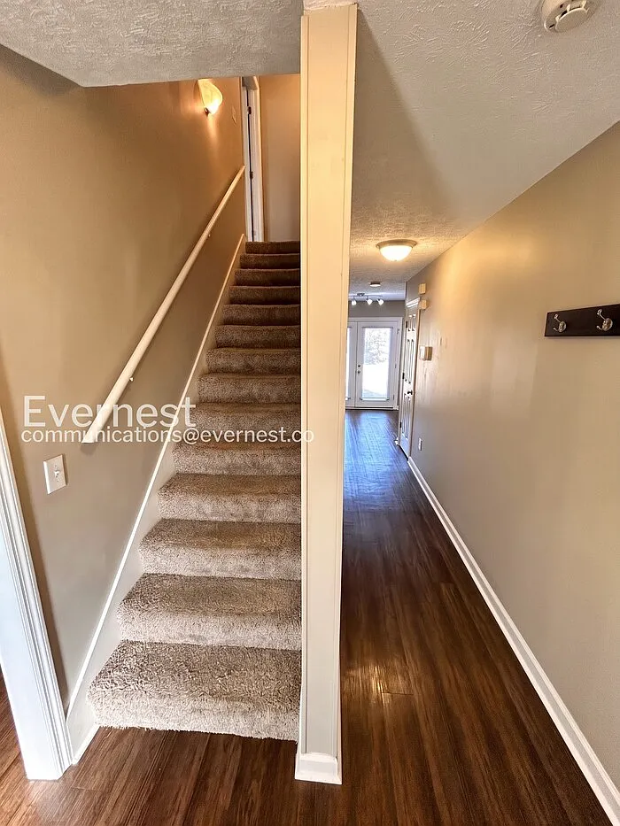 3 bed, 2.5 bath, 1696 sqft, $2,245 — Photo 3