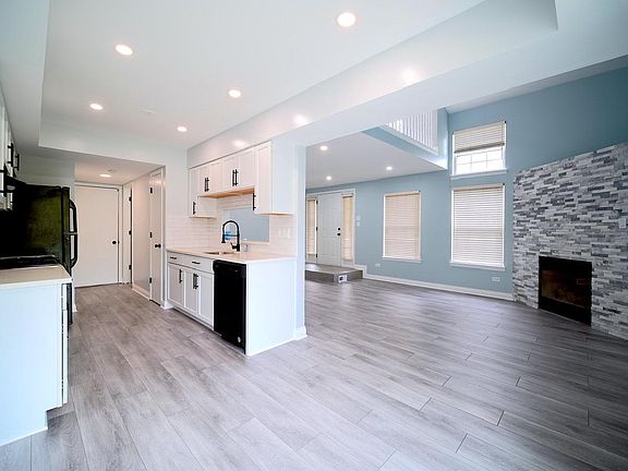5th image of 9356 Meadowview Dr