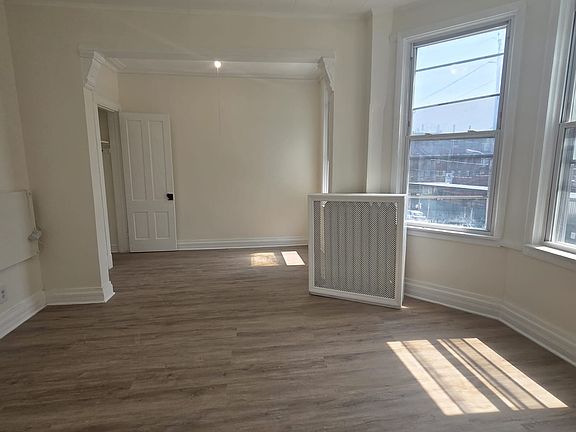 5th image of 37 Arlington Ave #2